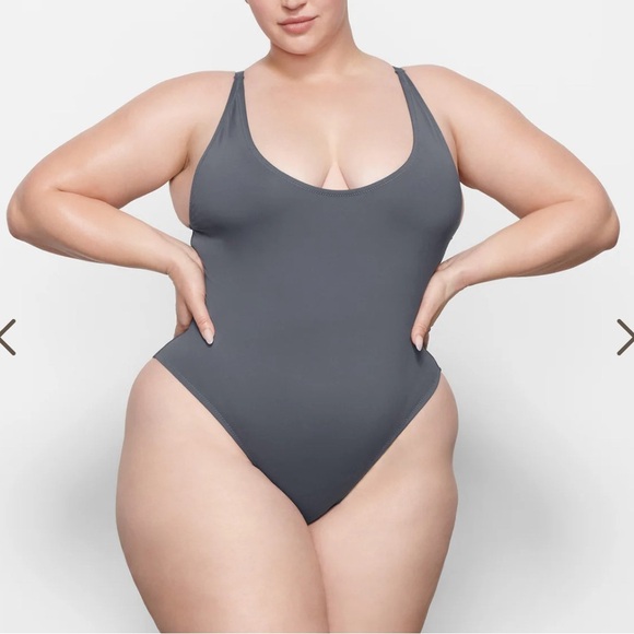Skims signature swim SCOOP NECK ONE PIECE NWT - Picture 2 of 8